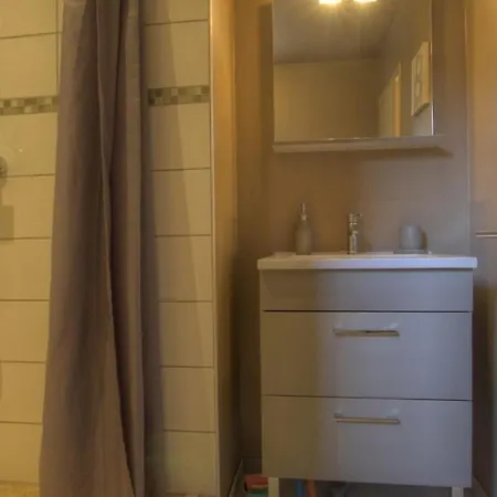 Pérouges, 1 Pièce, 2 Personnes - Fr-1-493-312 Appartement Pérouges