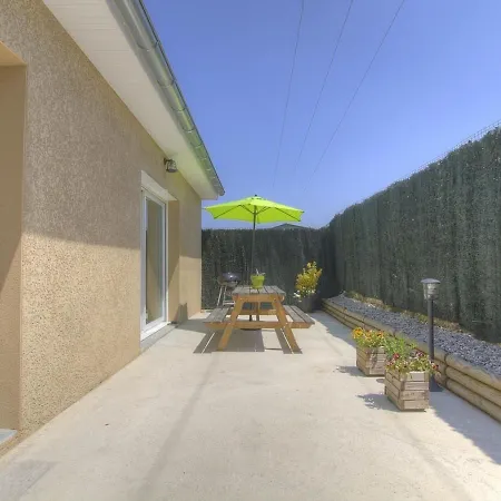 Appartement Pérouges, 1 Pièce, 2 Personnes - Fr-1-493-312 Pérouges